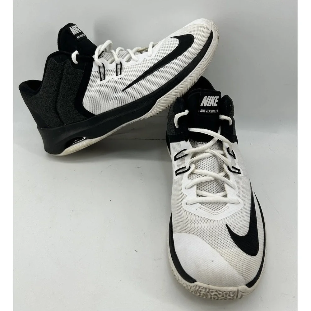 Nike Air Versatile II Black With‎ White Sneakers 921892-100 Men's Size 12